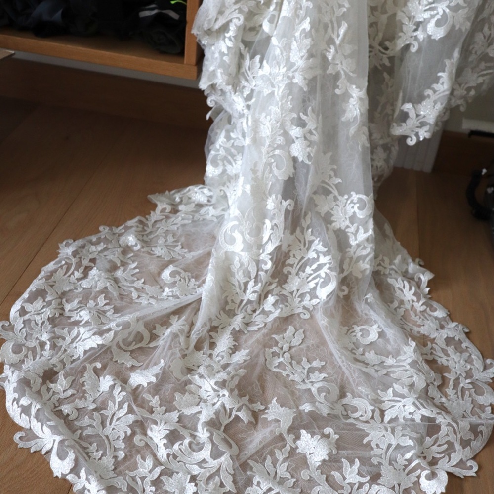 Elegant White Lace Long Sleeve Dress - Picture 5 of 8